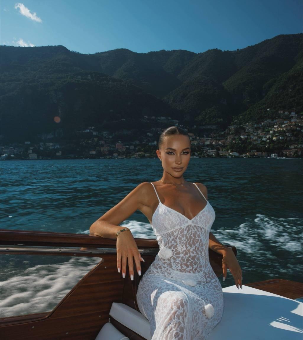 Амелия привлекальеная девушка из Ишима цена от 11000 руб