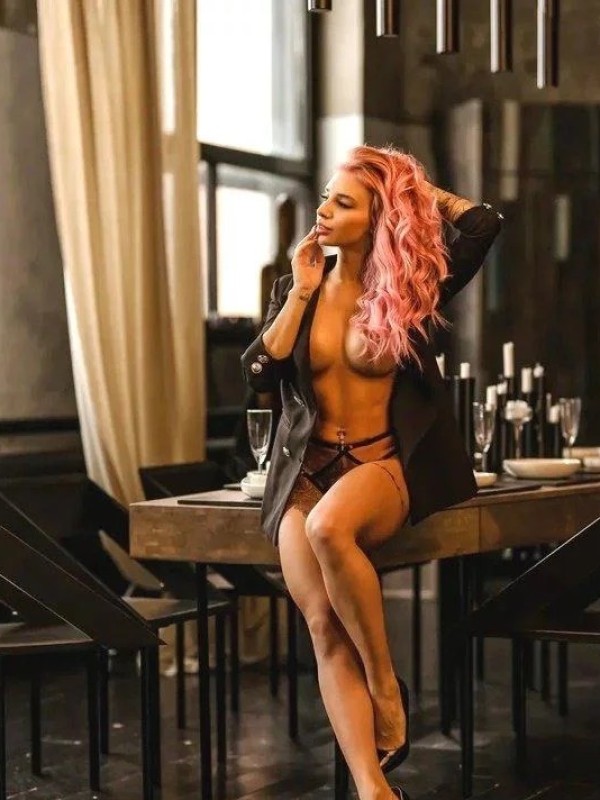 Василия привлекательная девушка из Ишима цена от 3500 руб