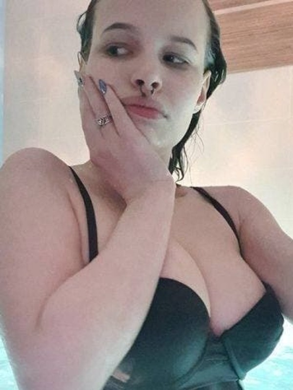 Карина привлекательная девушка из Ишима цена от 3000 руб